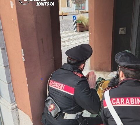 Mantova: Chiama il 112 perché ha fame e freddo. I Carabinieri "missionari" gli offrono la cena