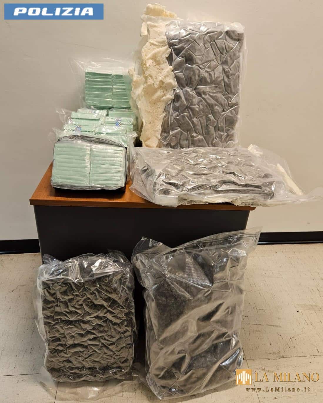 Pomezia: Trasportava in macchina la droga "al fresco" in una borsa frigo. Pusher arrestato dalla Polizia di Stato