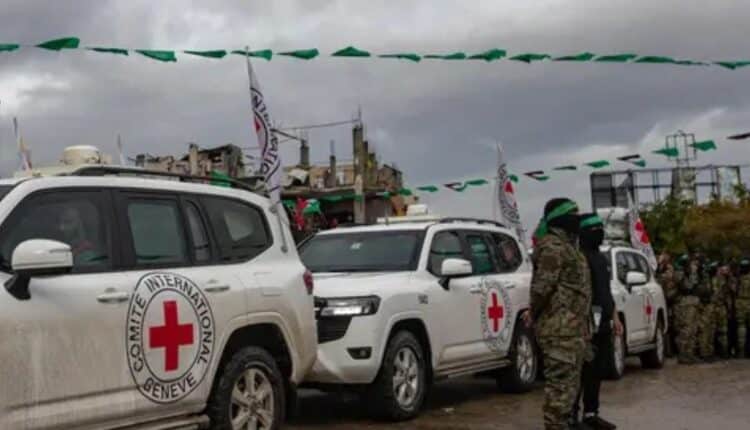 Hamas restituisce i corpi di quattro ostaggi a Israele, in cambio rilasciati 596 detenuti. La fine della prima fase dell’accordo di cessate il fuoco 