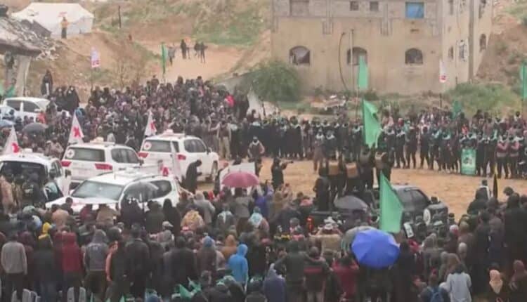 Gaza: Hamas riconsegna 4 corpi di ostaggi israeliani, Israele e ONU: "atto abominevole"