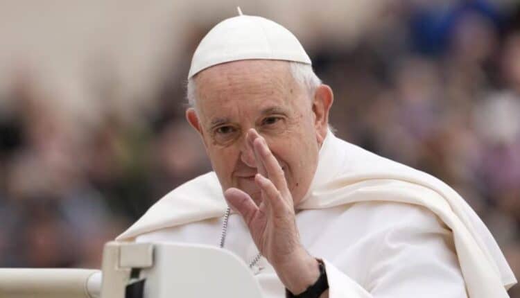 Papa Francesco in convalescenza a Santa Marta: lievi miglioramenti, proseguono le terapie