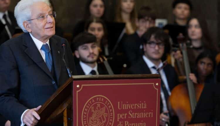 Mattarella: “La cultura è un faro di pace e dialogo”. Il Presidente ha partecipato alla cerimonia per i 100 anni dell'Università per Stranieri di Perugia