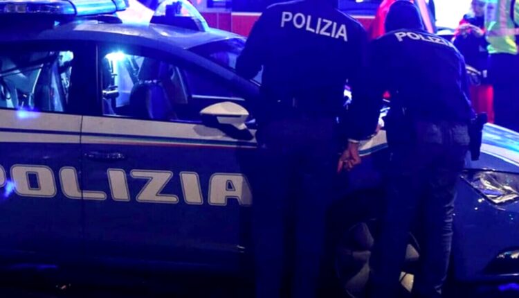Como: violenta aggressione in piena notte in piazza Volta, il branco prende a pugni un passante e scappa. Identificati e denunciati a tempo di record dalla Polizia di Stato di Como