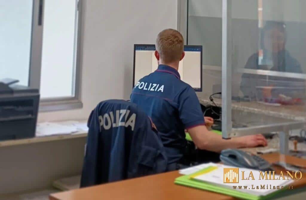 Como: si presenta in Questura per rinnovare il permesso di soggiorno ma i suoi precedenti penali gli costano la revoca del permesso e il rimpatrio