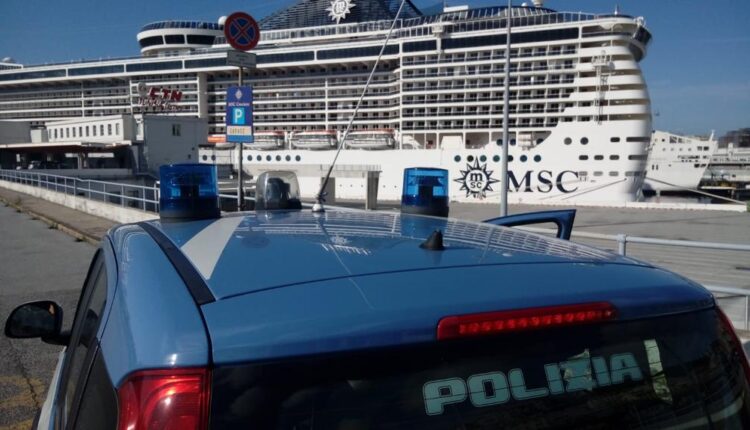 Genova: traffico internazionale di auto, Mercedes rubata bloccata in Porto