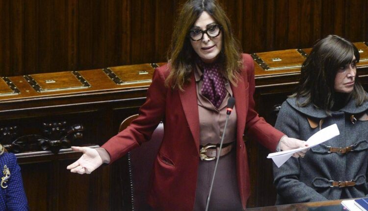 La Camera respinge la mozione di sfiducia a Daniela Santanchè: 206 voti contrari, 134 favorevoli. La ministra divisa tra sostegno della maggioranza e attacchi delle opposizioni