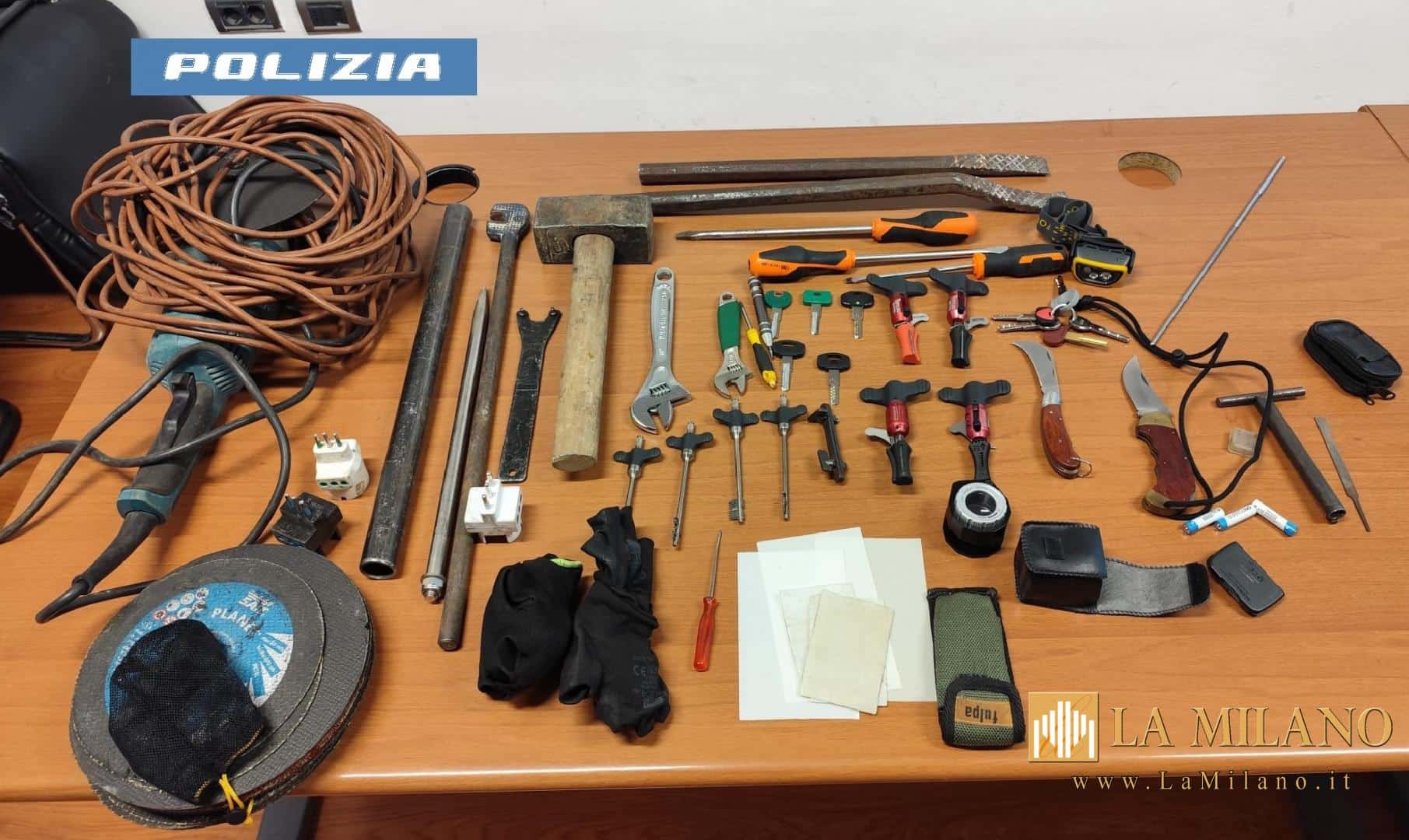 Napoli, arrestato 60enne che aveva rubato gioielli in un appartamento in provincia di Potenza