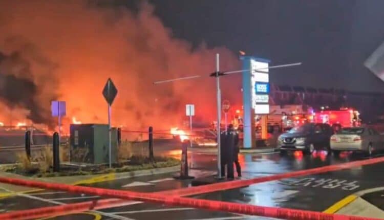 Un altro incidente nei cieli americani: jet ambulanza precipita su Philadelphia, tra le sei vittime è inclusa una bambina