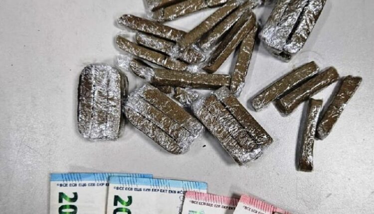 Napoli: A Vicaria sorpreso a spacciare. Arrestato dalla Polizia di Stato 37enne algerino