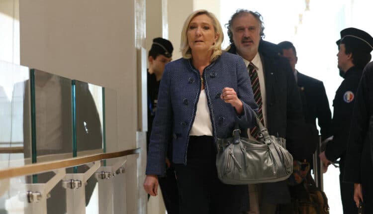 Marine Le Pen condannata per appropriazione indebita: dichiarata ineleggibile