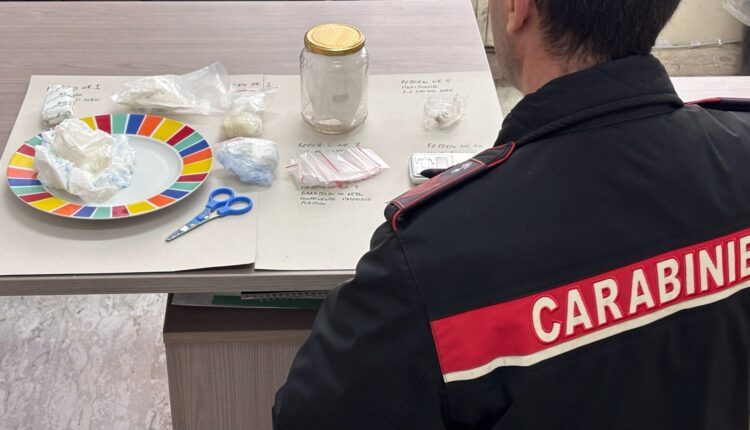 Lamezia Terme: I Carabinieri arrestano un 41enne e sequestrano cocaina destinata allo spaccio. Sul mercato avrebbe fruttato 10.000 euro