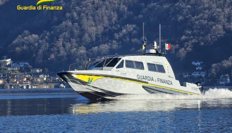 Varese: Il ROAN della Guardia di Finanza ha sequestrato un natante svizzero per contrabbando