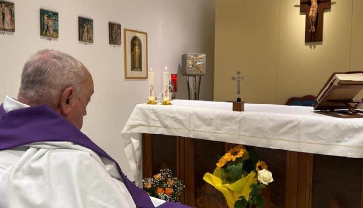 Papa Francesco al Gemelli: continua la riabilitazione, prime immagini diffuse