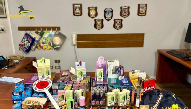 Lodi: Bar sanzionato per vendita illegale di sigarette elettroniche ad un minore. Sequestrate 110 e-cig