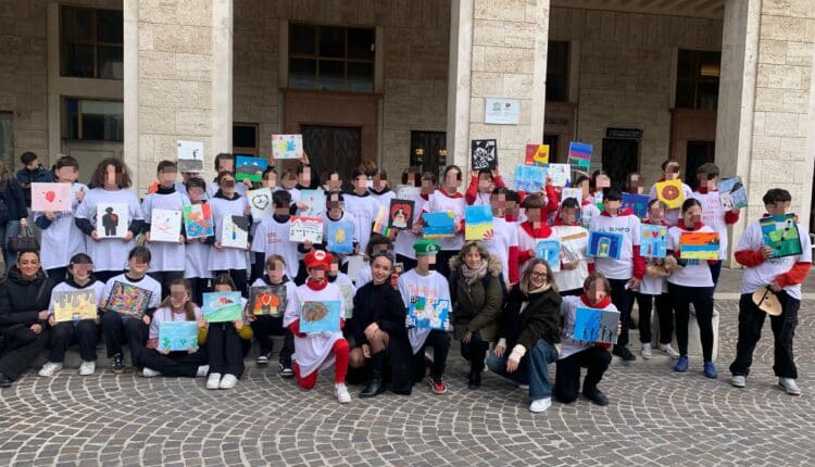 Pesaro, celebrato il giorno mondiale della poesia con l'iniziativa "Il Pane e le Rose" che ha coinvolto 1000 studenti