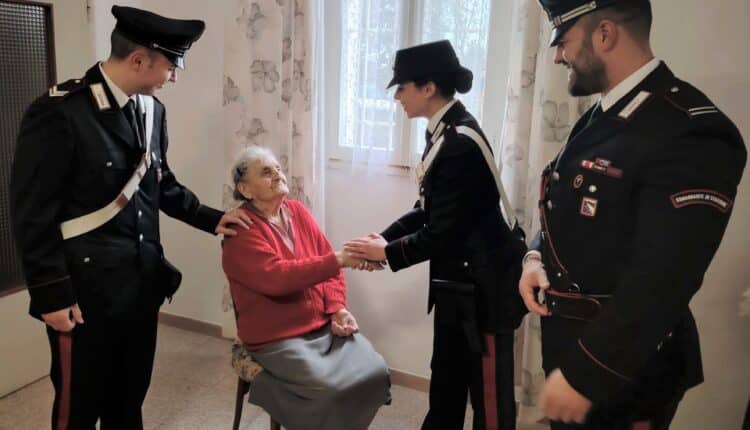 Baricella, Anziana 91enne vaga sotto la pioggia in stato confusionale: salvata da un passante e dai Carabinieri