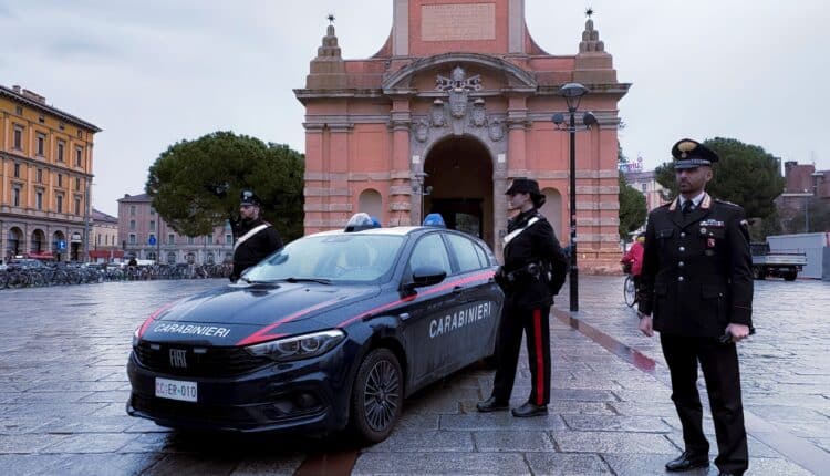 Bologna, 23enne ghanese arrestato per spaccio in Piazza XX Settembre