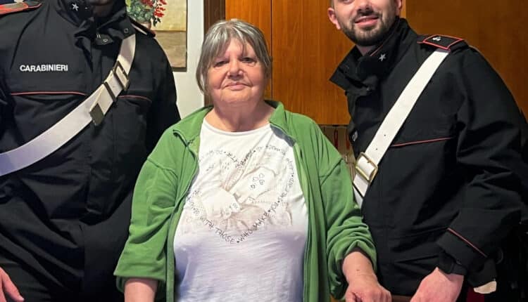 Calderara di Reno, un'anziana sola chiama i Carabinieri per il suo 81esimo compleanno. I militari le portano una torta