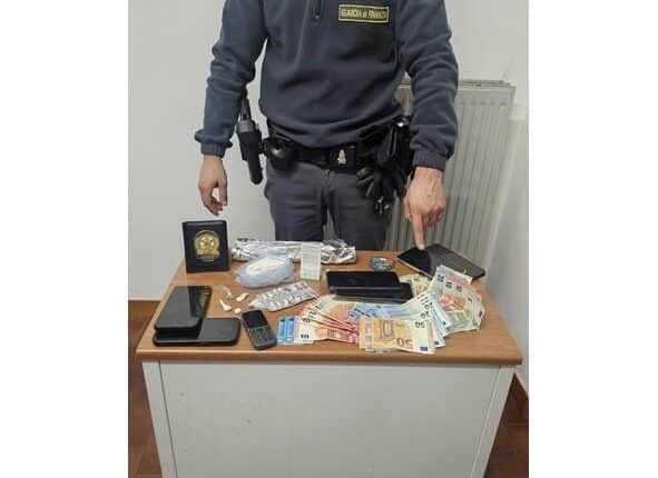 Arrestati tre pusher nel lago di Como: Sequestrati oltre 110 grammi di cocaina