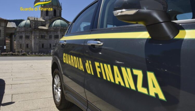 Truffe sui finanziamenti pubblici in Lombardia, arrestato funzionario di banca: sequestrati 56mila euro