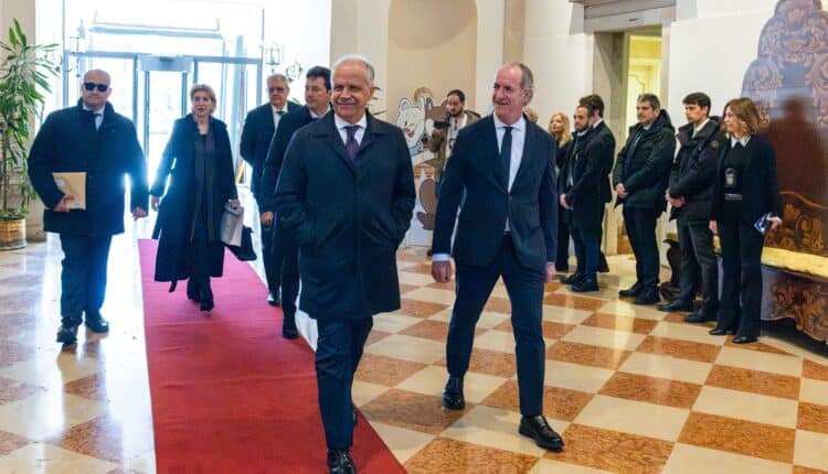 Più sicurezza sulle strade del Veneto: firmato protocollo per videosorveglianza avanzata, Zaia: “Veneto laboratorio di sicurezza”