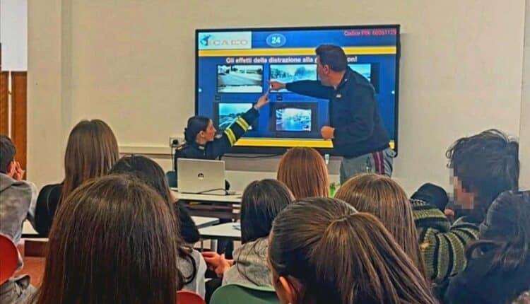 Como: La Polizia di Stato nelle scuole con il progetto "PretenDiamo legalità"