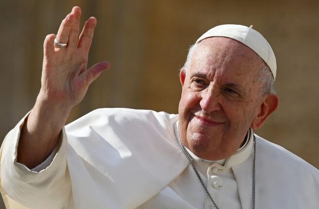 Papa Francesco: condizioni stabili, continua le terapie e la fisioterapia