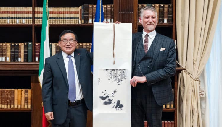 Italia-Cina: Ministro Giuli e Ambasciatore Jia rafforzano la cooperazione culturale,  insieme per la tutela del patrimonio e la cultura