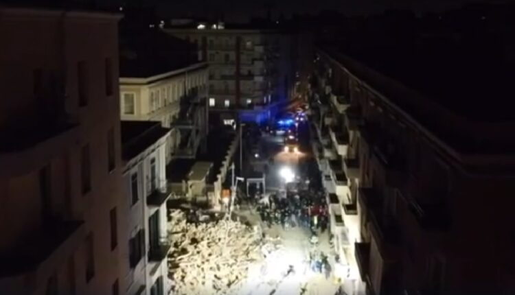 Tragedia a Bari: crolla una palazzina, si cerca una donna di 72 anni sotto le macerie