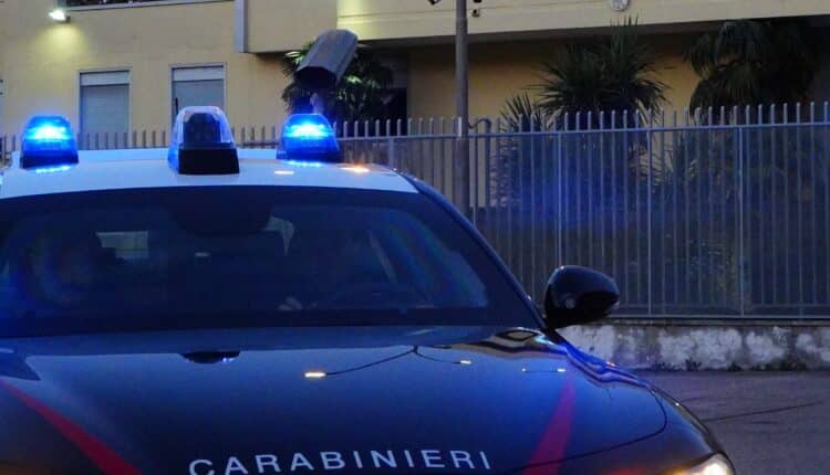 Caserta: Minaccia, aggredisce e impedisce alla madre che la ospita di rientrare a casa. 42enne arrestata dai Carabinieri