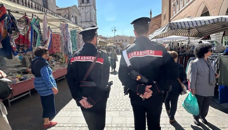 Carabinieri intensificano i controlli a Ferrara: Multe e denunce nel centro cittadino
