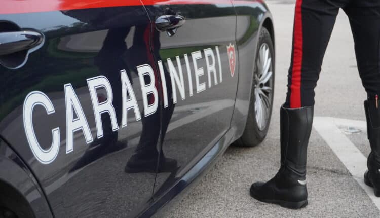 Caserta: Esibisce un documento falso per incassare un assegno. 57enne arrestata dai Carabinieri