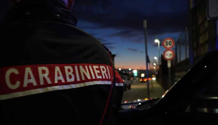 Simulano la rottura del telefono e tentano di estorcere denaro: Arrestati 2 estorsori di Maddaloni