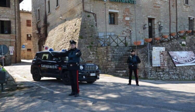 Fratta Todina, aggredisce la compagna e inscena un incidente, arrestato un 25enne