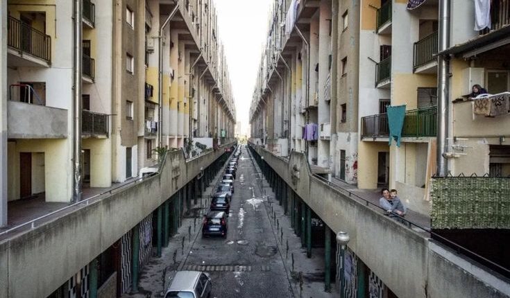 Napoli: Arrestata 50enne per possesso di droga a San Giovanni