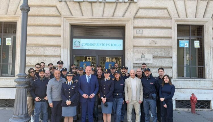 Roma: Strumento "salvavita" donato al Commissariato Borgo. Polizia di Stato e Ares 118 uniti per la sicurezza e il benessere dei cittadini