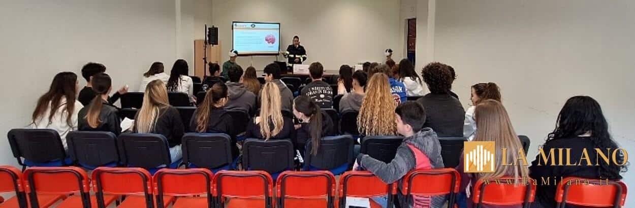 Praia a Mare, la Polizia Stradale promuove la sicurezza stradale con il "Progetto ICARO" al Liceo "Aldo Moro"