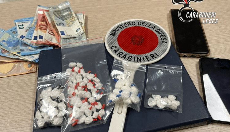 Squinzano: droga nascosta nelle scarpe e in macchina, arrestato giovane 20enne