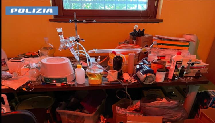 Novara: Breaking Bad all'italiana. La Polizia di Stato scopre uno dei più grandi laboratori clandestini di metanfetamina d'Italia