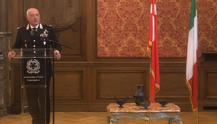 Cerimonia all'Ambasciata d'Italia a Copenaghen per la restituzione di reperti archeologici all'Italia