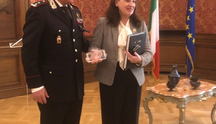 Cerimonia all'Ambasciata d'Italia a Copenaghen per la restituzione di reperti archeologici all'Italia