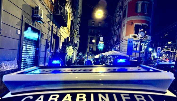 Controlli dei Carabinieri nel centro storico di Napoli e Chiaia, ancora minori armati e parcheggiatori abusivi