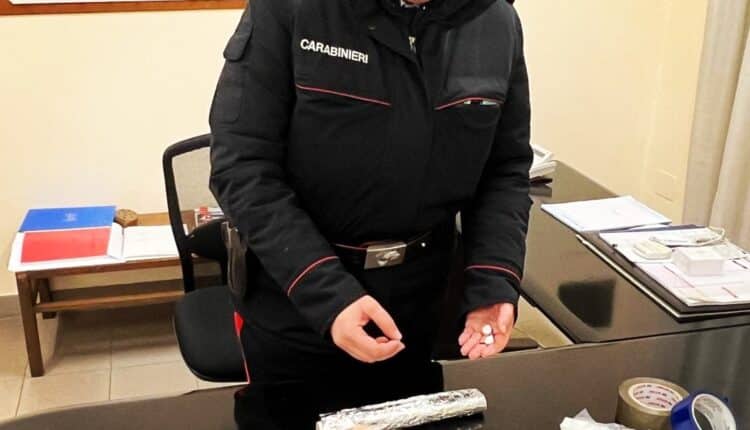 Sostanze illegali in cucina, arrestato giovane spacciatore a Noha