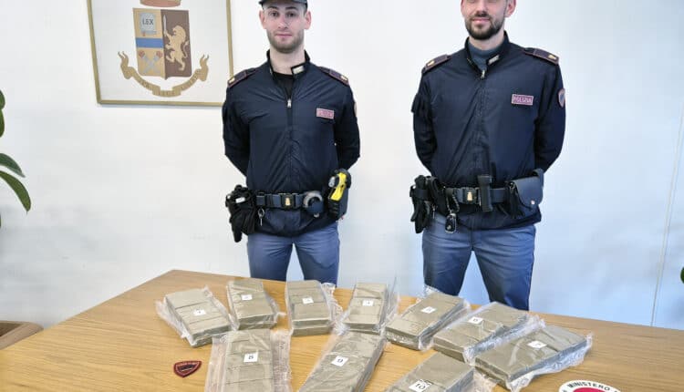 Vicenza: 10kg di hashish nel bagagliaio, arrestato 36enne