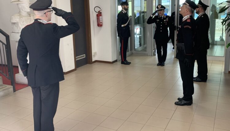 Il generale Lorenzo Falferi saluta il comando provinciale di Livorno