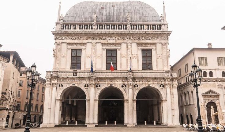 Premio Coraggio 2025: Eugenia Carfora premiata per la sua battaglia contro la dispersione scolastica e la legalità