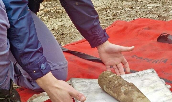 Como, ritrovato ordigno bellico in un bosco di Albate. Intervengono gli artificieri