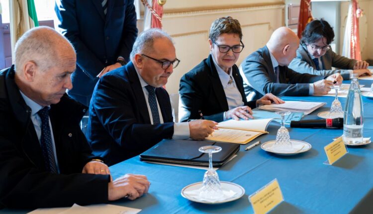 Firmato l’accordo tra Prefettura e Uffici Giudiziari di Trapani, Marsala e Sciacca per rafforzare lo scambio di informazioni nella lotta alla mafia