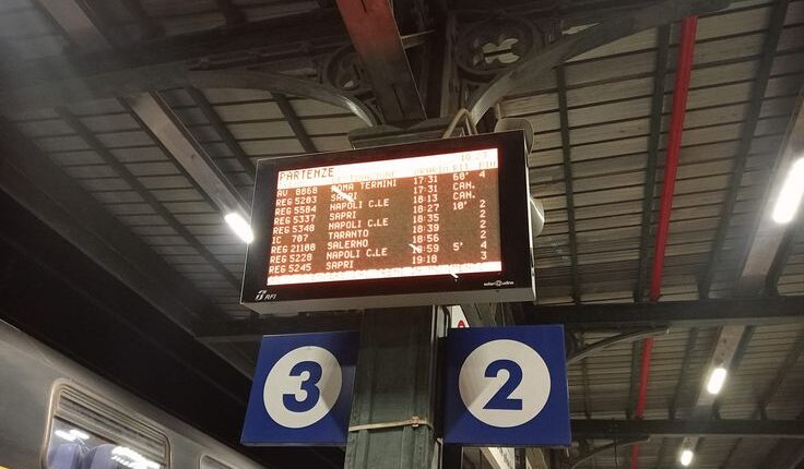 Napoli: Arrestato un 56enne per violenza sessuale su un treno