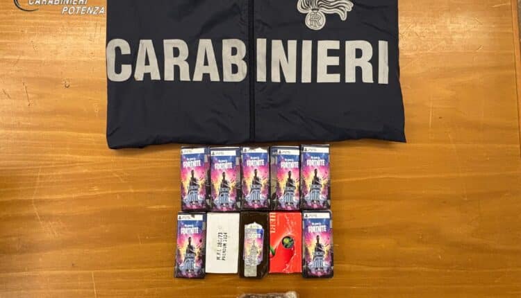 Potenza: I Carabinieri hanno arrestato 2 persone sorprese con oltre 1 kg di droga